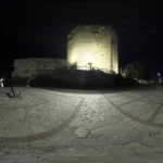 شب صاف در قلعه آلانیا، زیر آسمان باز