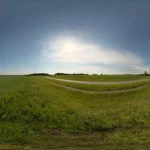 آسمان صاف عصرگاهی در مزرعه‌ای در فضای باز